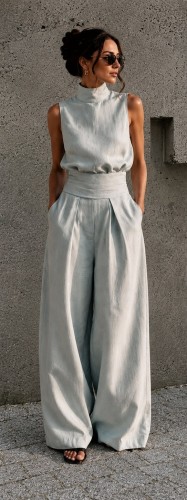 model_1_grey_outfit.jpg
