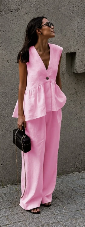 model_2_pink_outfit.jpg